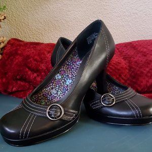 Black faux leather pumps w/ grey stitching by Mudd